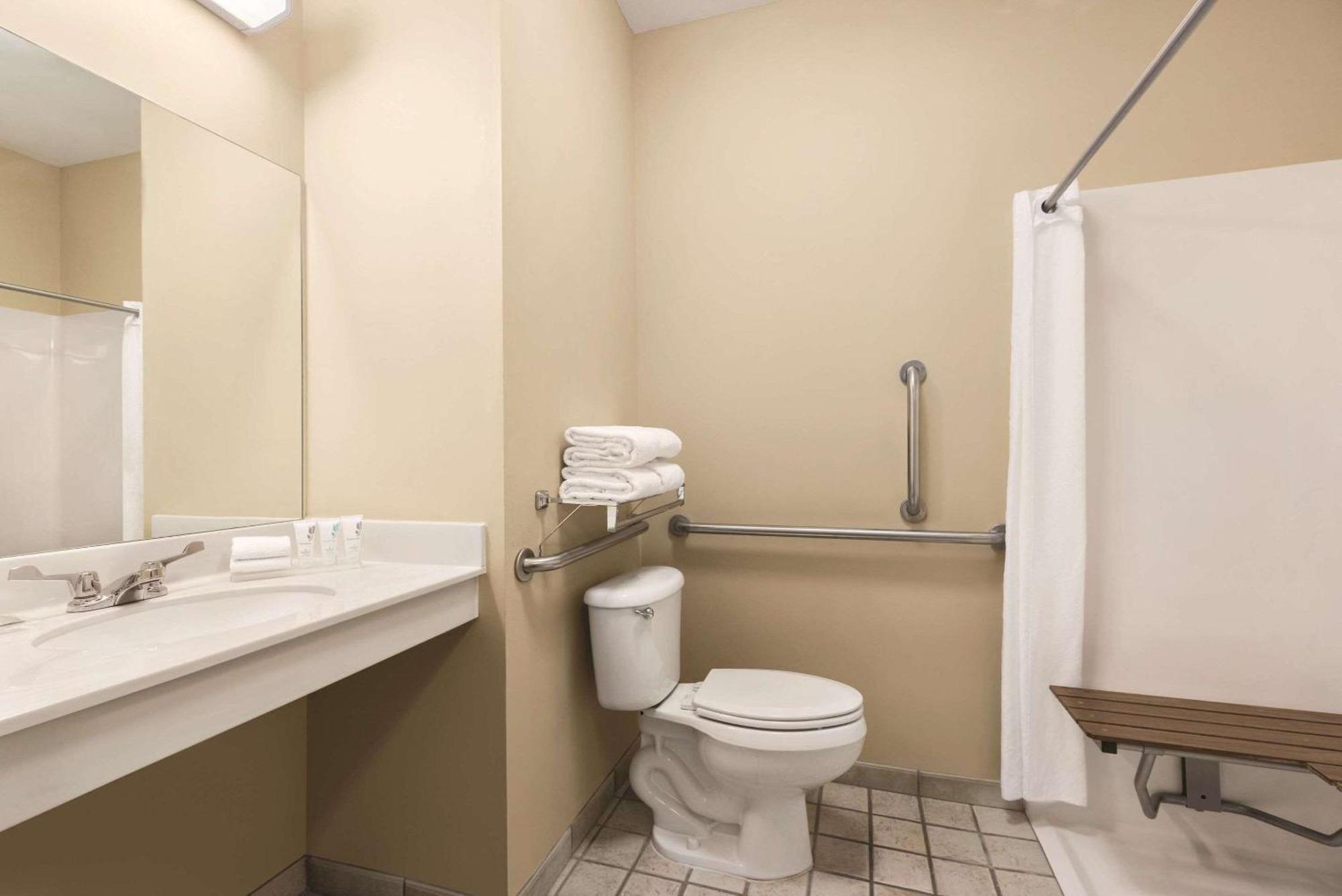 Country Inn & Suites By Radisson, Forest Lake, Mn Экстерьер фото